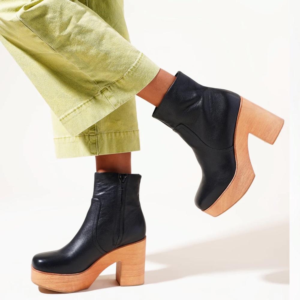 NIB Charlotte Stone Paz Boots - Black Leather size 9 Platform Wood Clogs